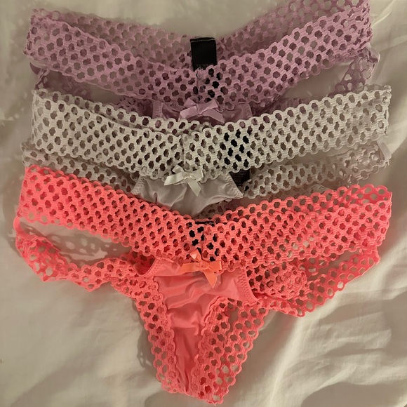 Victoria’s Secret Set of 3 Lacy Thongs - XS (Brand New) - Picture 1 of 10